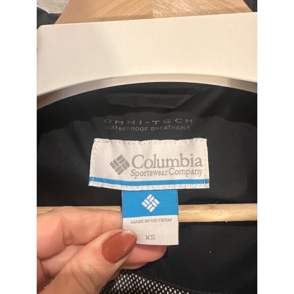 Columbia coat, Women’s size Xsmall, Black - Picture 4 of 8
